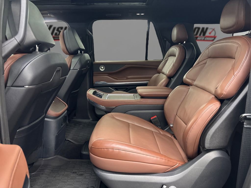 Used 2025 Lincoln Navigator L Reserve image 10