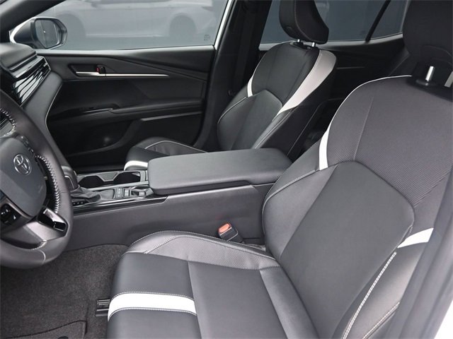 Used 2025 Toyota Camry SE w/ Convenience Package image 19