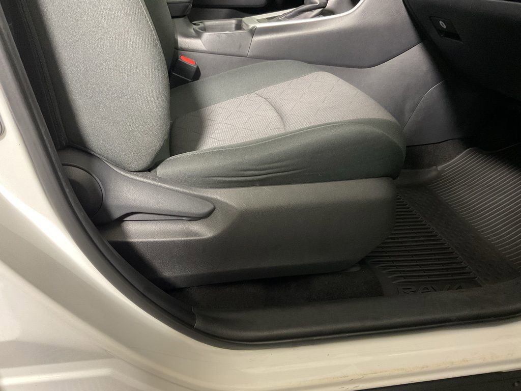 Used 2024 Toyota RAV4 XLE AWD/4WD image 37
