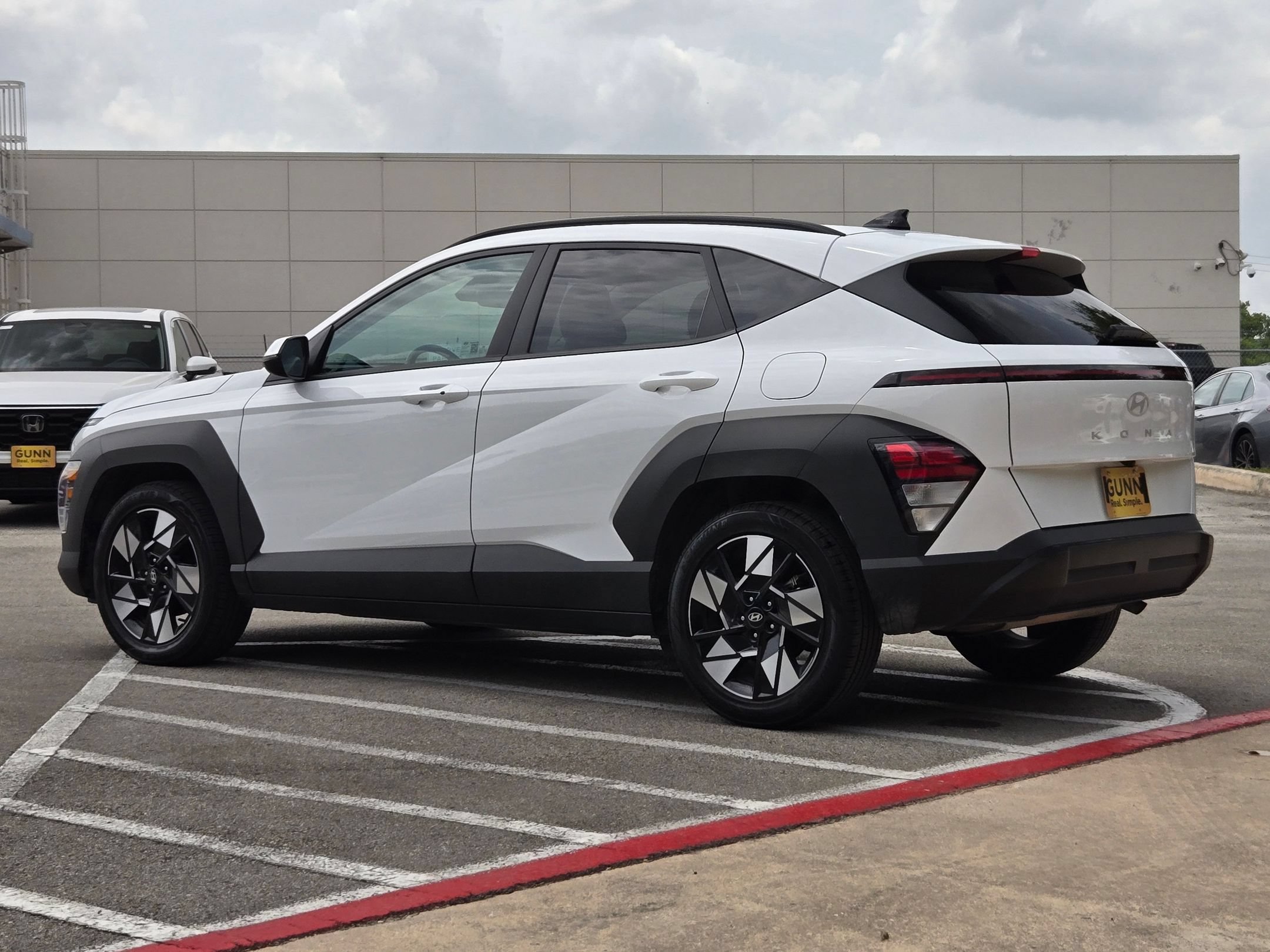 Used 2025 Hyundai Kona SEL FWD image 5