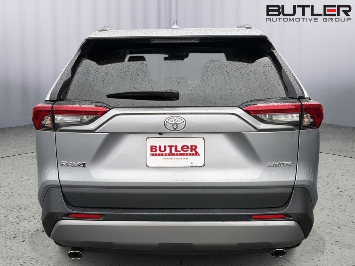 Used 2022 Toyota RAV4 Limited FWD image 5