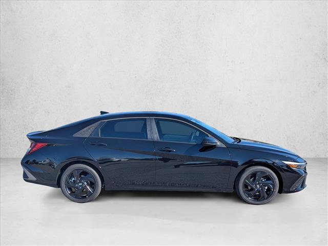 New 2026 Hyundai Elantra SEL Sport FWD image 4