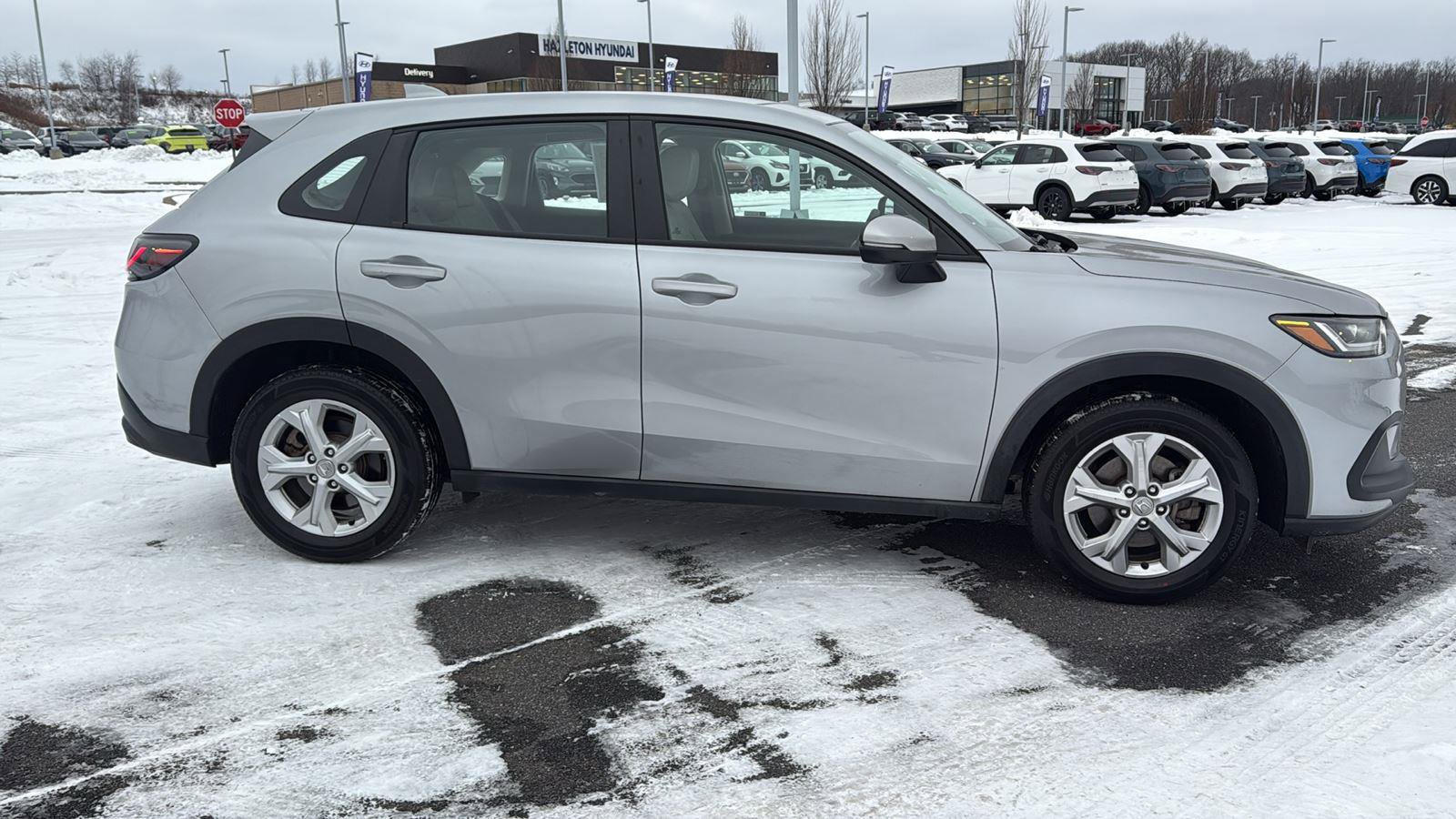 Used 2023 Honda HR-V LX image 4