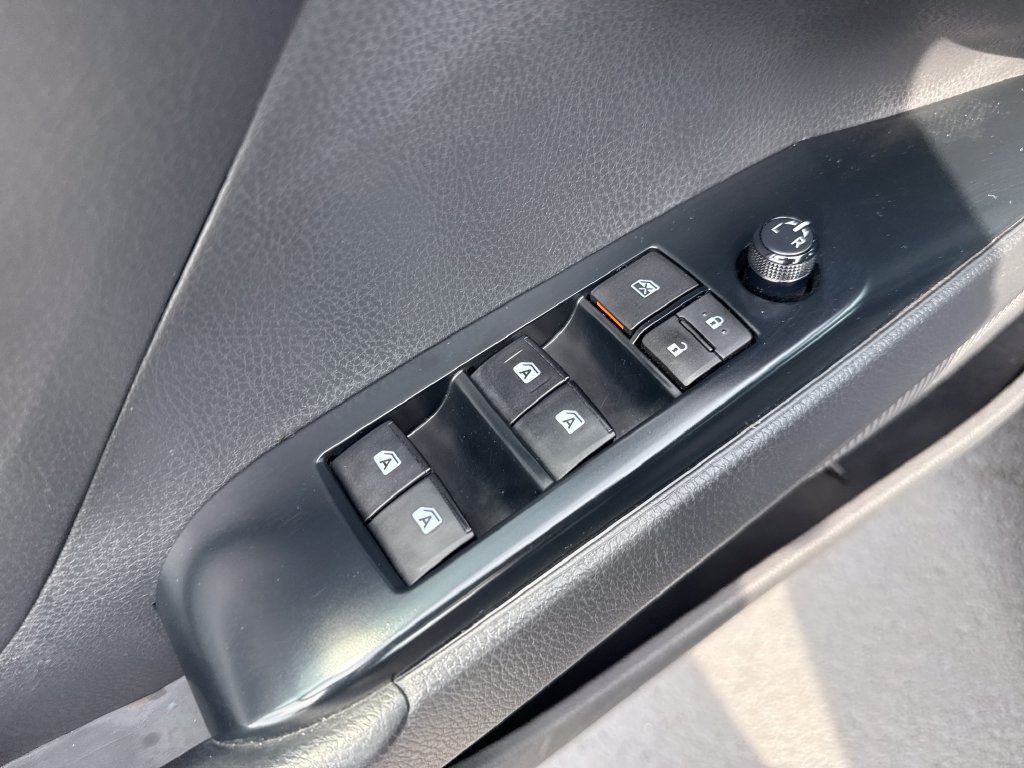 Used 2018 Toyota Camry LE FWD image 10