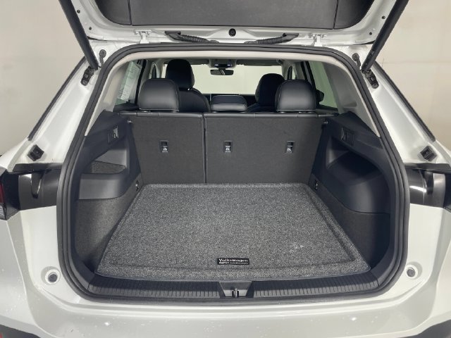 Used 2025 Volkswagen Tiguan SE FWD image 18