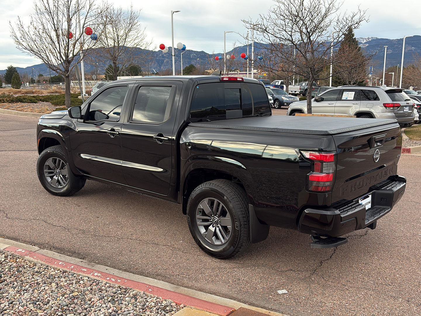 Used 2025 Nissan Frontier SV image 4