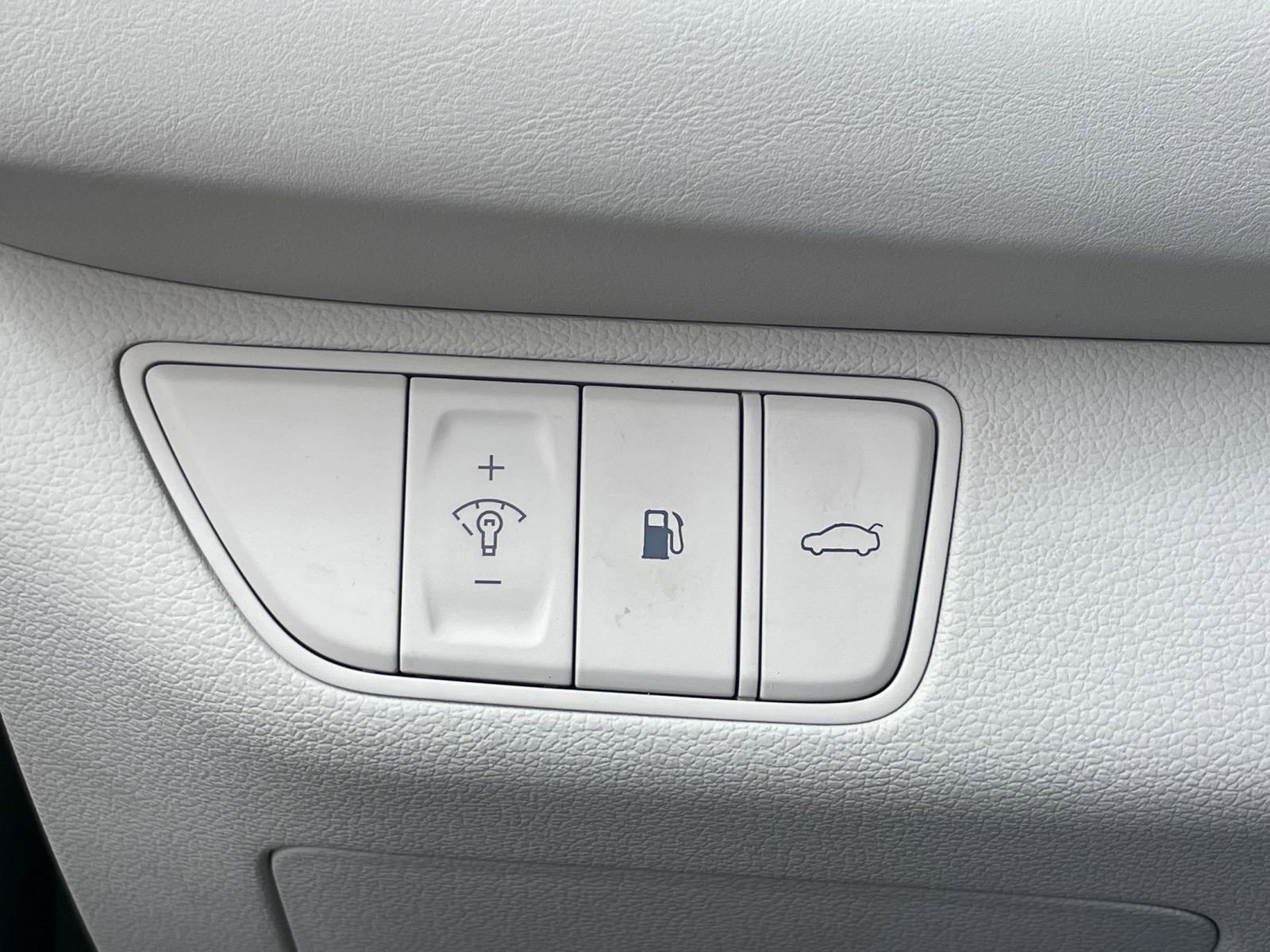 Used 2025 Genesis G70 2.5T image 24