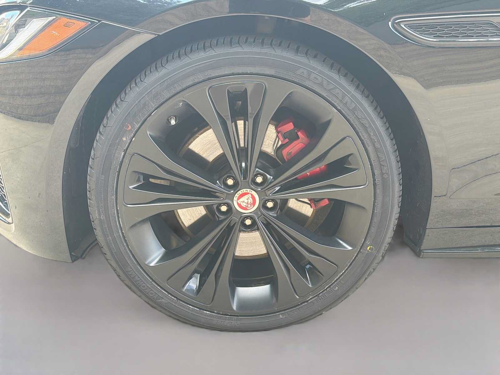 Certified 2023 Jaguar XF R-Dynamic SE AWD/4WD image 6