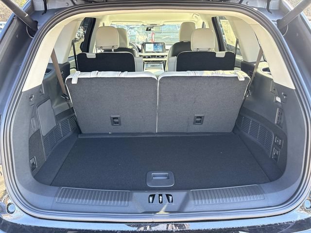 New 2026 Lincoln Aviator 2WD w/ Jet Appearance Package image 13