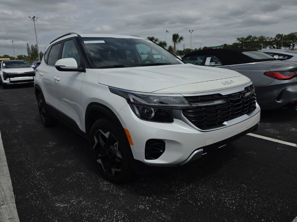 Certified 2025 Kia Seltos EX FWD image 1