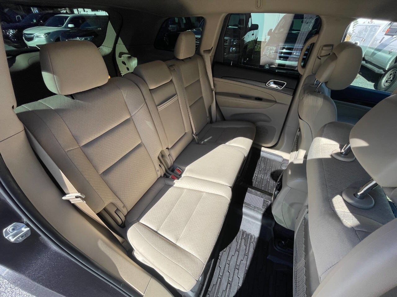 Used 2019 Jeep Grand Cherokee Laredo image 31