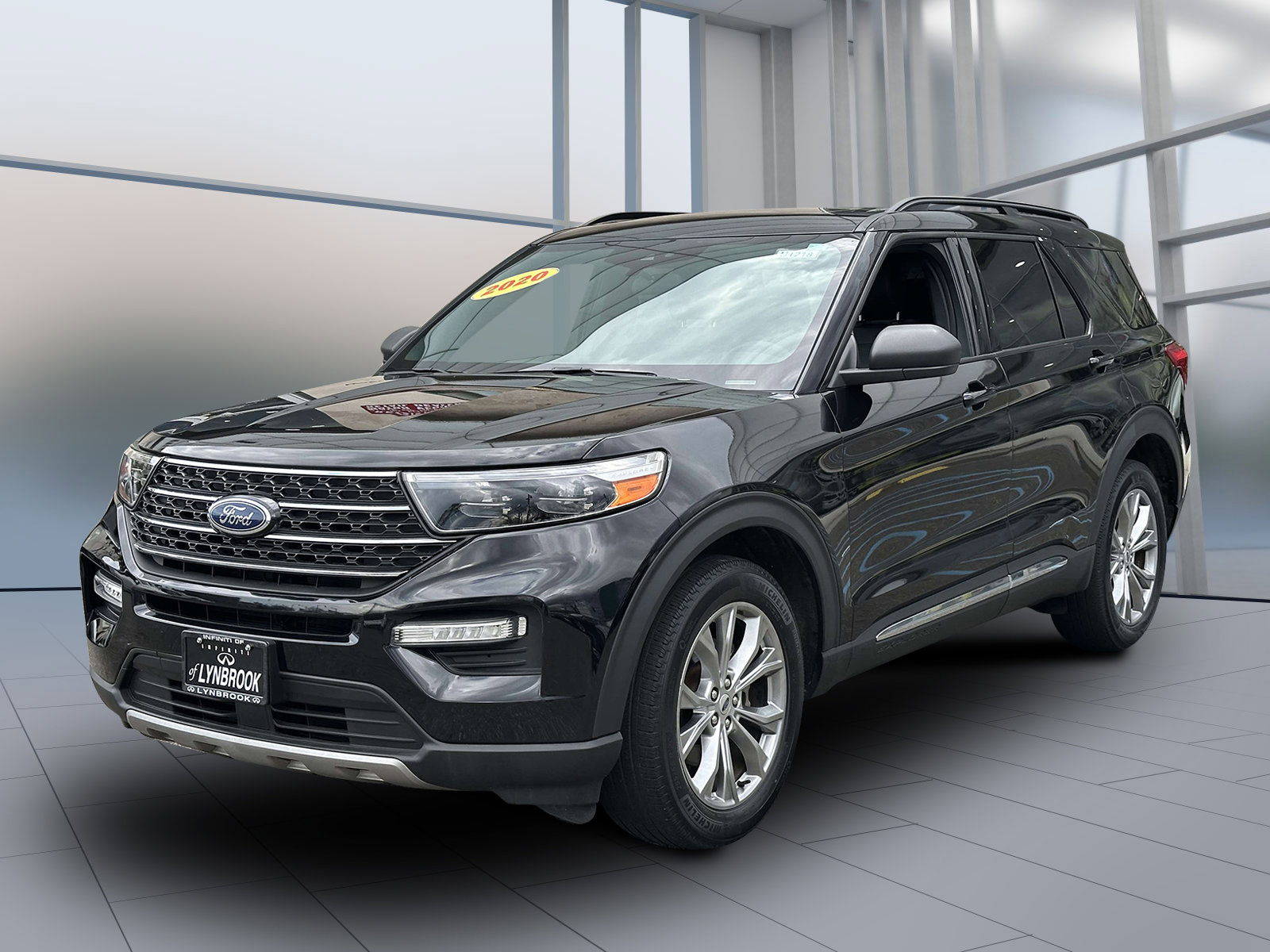 Used 2020 Ford Explorer XLT w/ Equipment Group 202A image 3