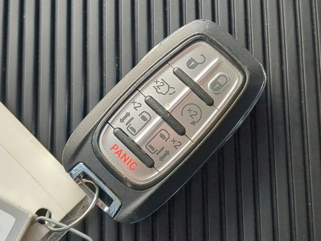 Used 2024 Chrysler Pacifica Limited FWD image 28