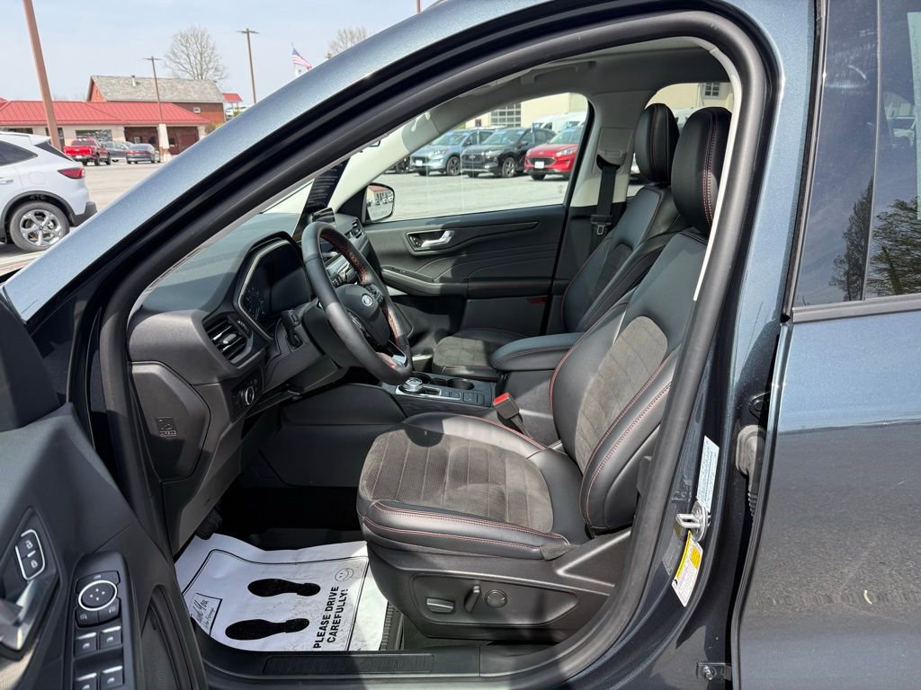 Certified 2022 Ford Escape SEL w/ SEL Stealth AWD Package image 12