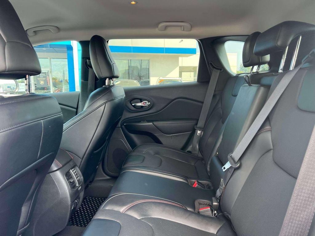 Used 2022 Jeep Cherokee Trailhawk w/ Premium Leather Package AWD/4WD image 13