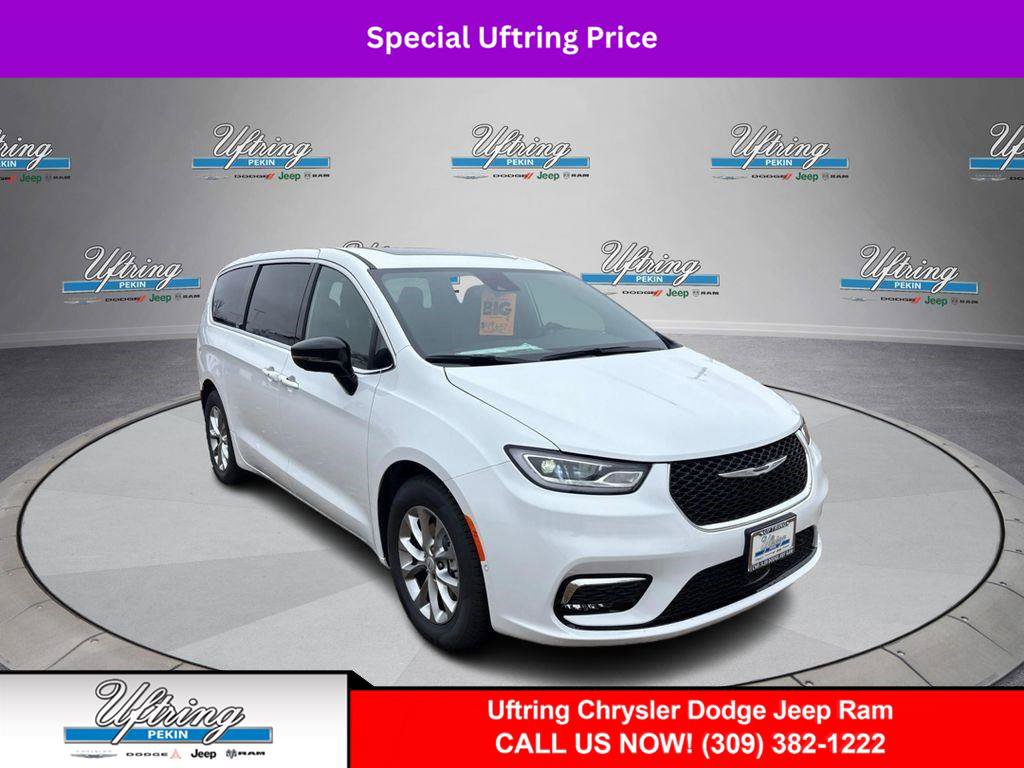 New 2026 Chrysler Pacifica Limited w/ Uconnect Theater Family Group