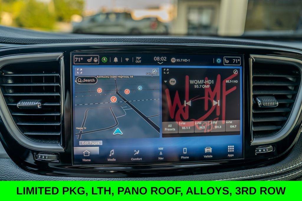 Used 2025 Chrysler Pacifica Limited FWD image 29