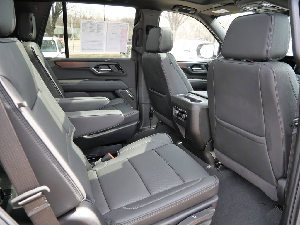 Used 2025 GMC Yukon Denali w/ Sun & Power Step Package AWD/4WD image 22