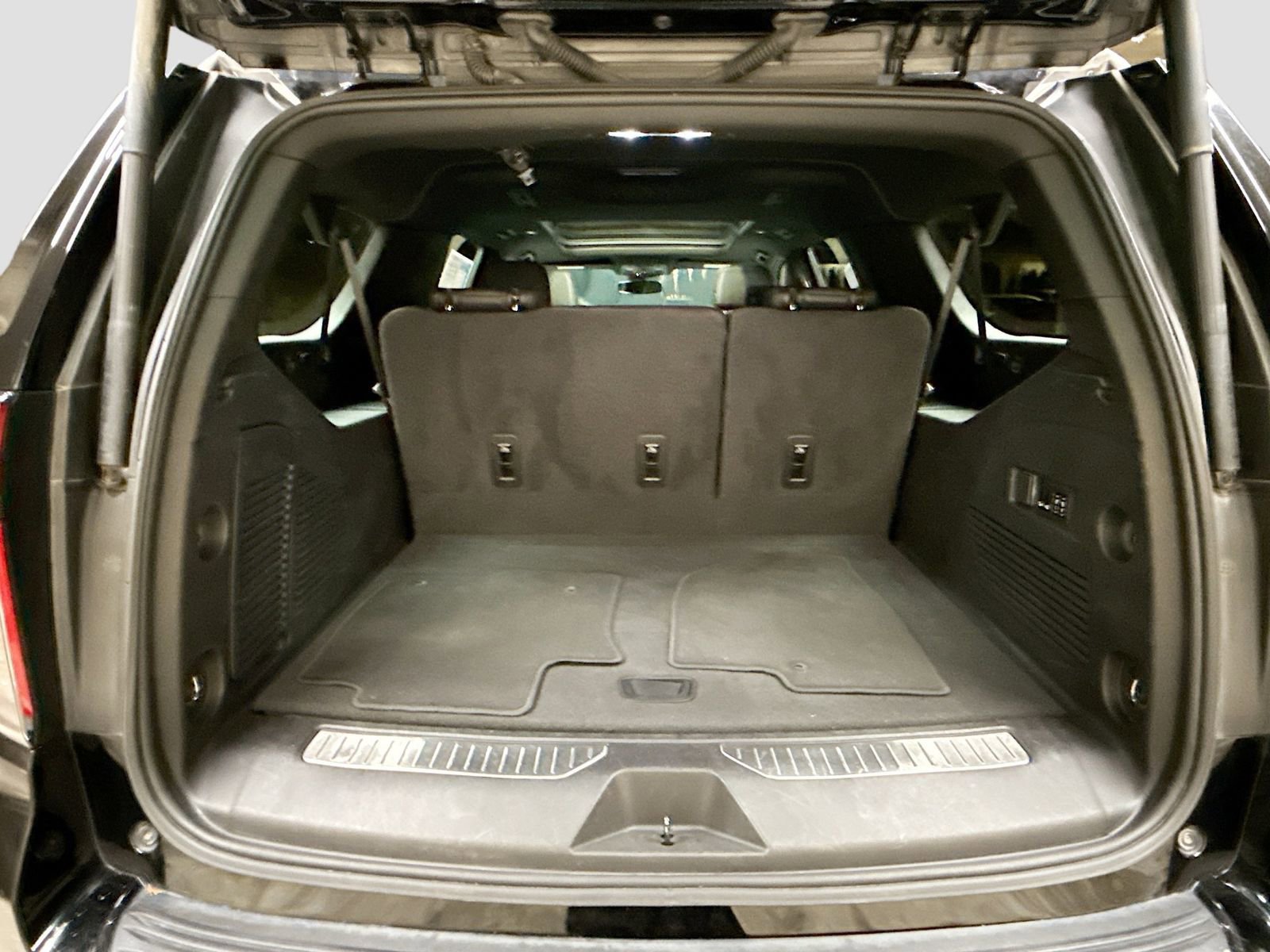 Used 2023 Chevrolet Suburban Z71 w/ Luxury Package image 31