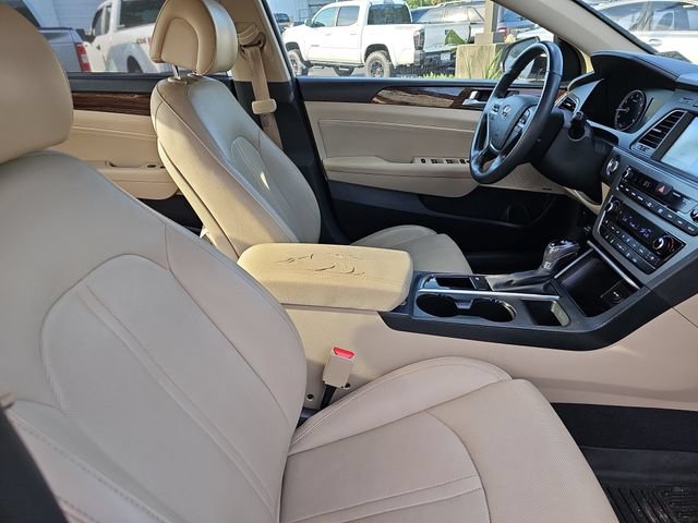 Used 2016 Hyundai Sonata Limited w/ Option Group 04 FWD image 10