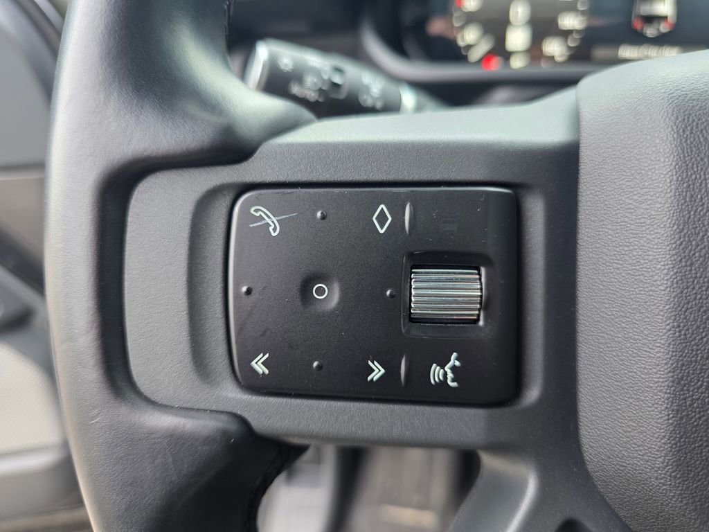 Used 2023 Land Rover Defender 130 X-Dynamic SE image 24
