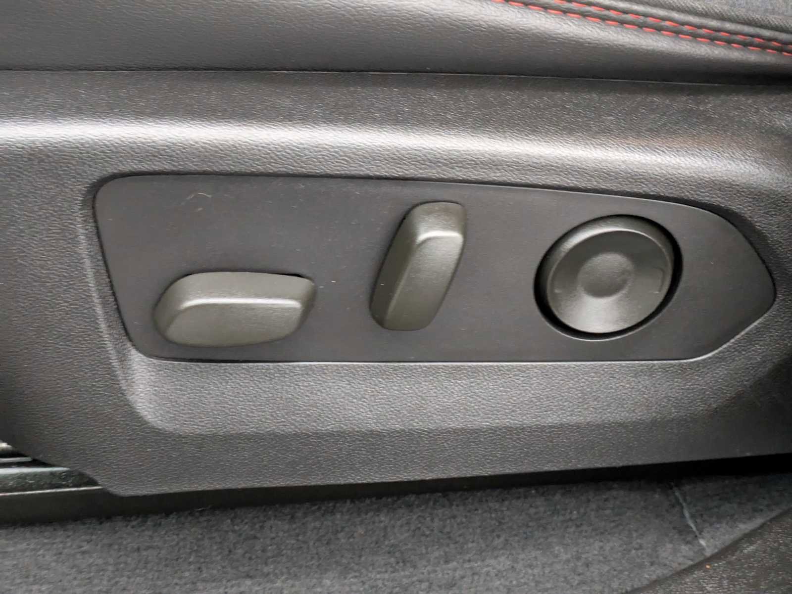 Used 2024 GMC Canyon AT4X w/ AT4X AEV Edition AWD/4WD image 18