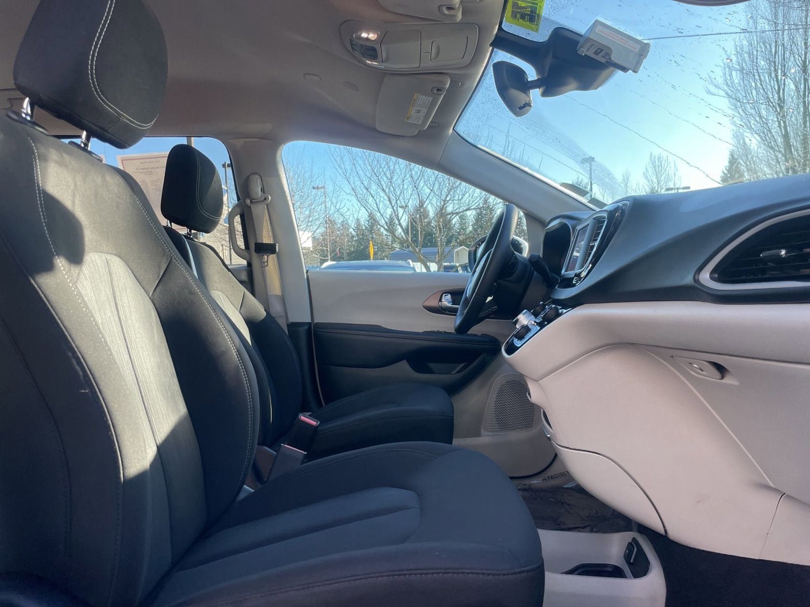 Used 2023 Chrysler Voyager LX FWD image 18