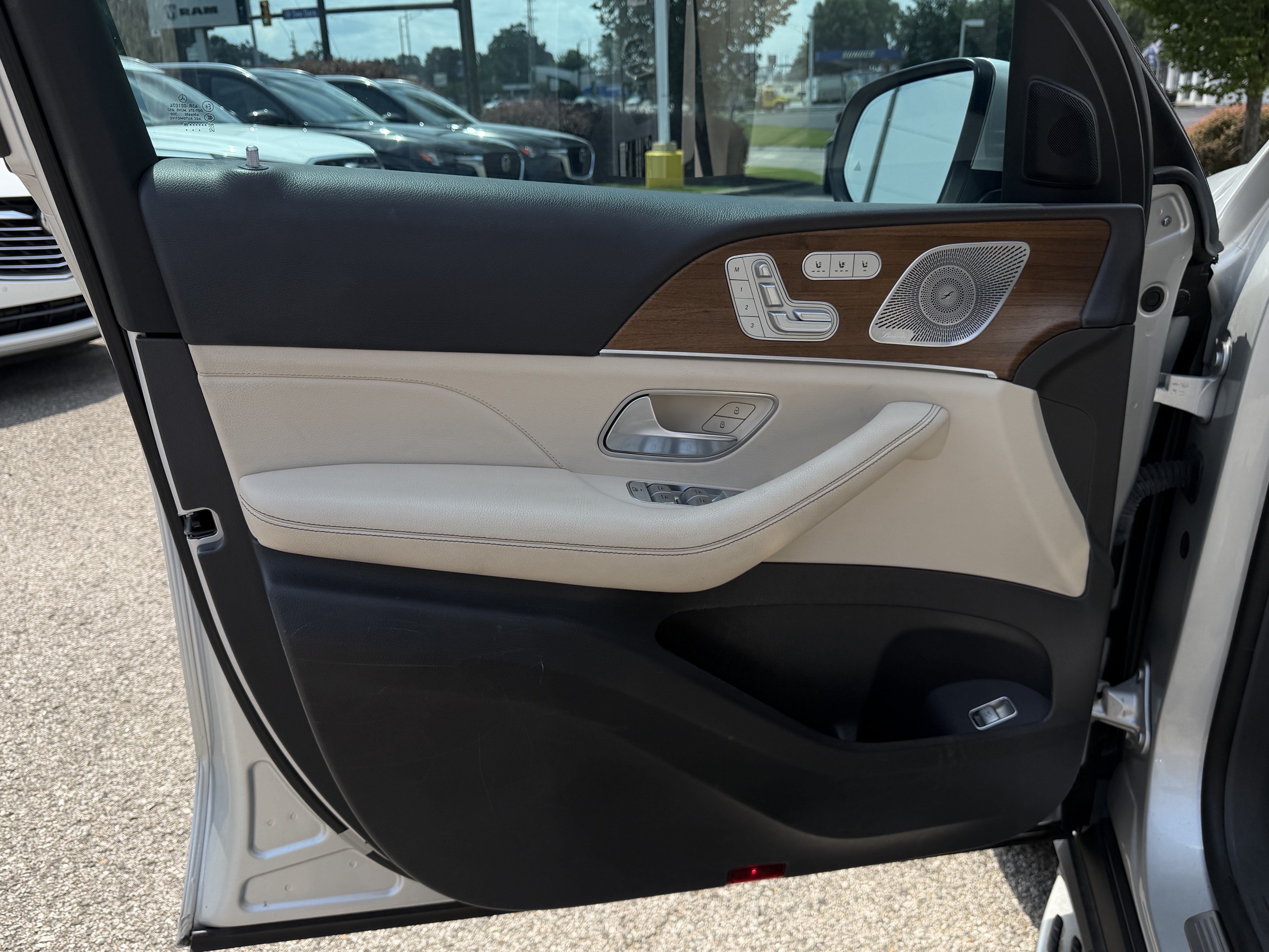 Used 2020 Mercedes-Benz GLS 450 4MATIC image 14
