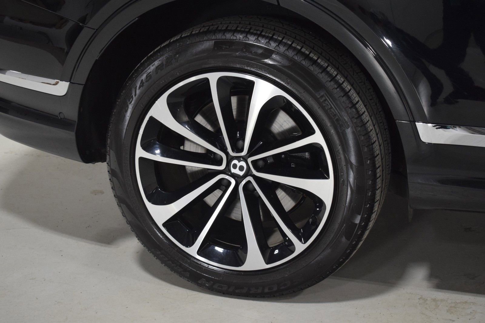 Certified 2024 Bentley Bentayga image 6