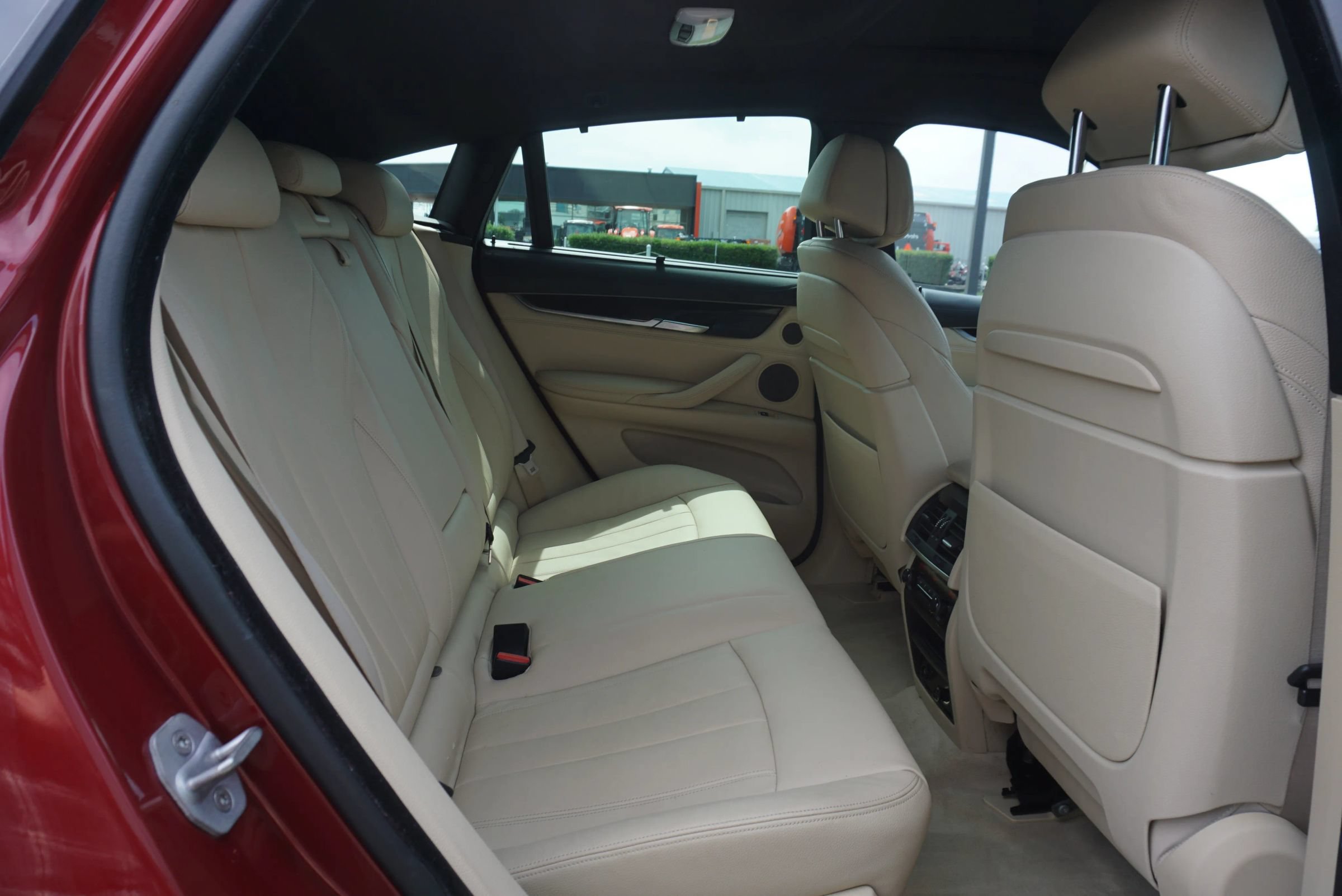 Used 2015 BMW X6 xDrive50i w/ Executive Package AWD/4WD image 25