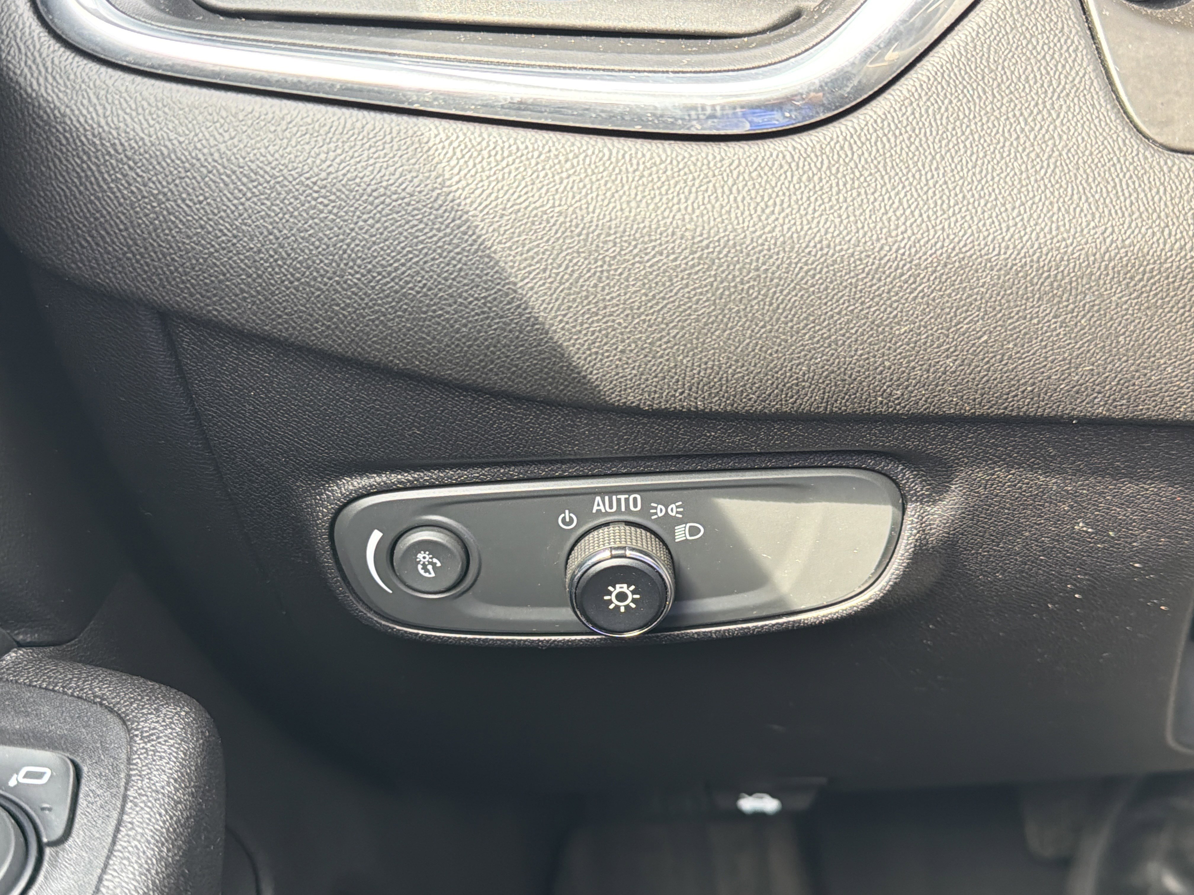 Used 2018 Chevrolet Equinox LT image 31