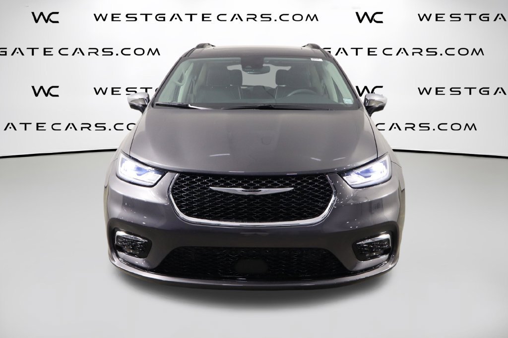 Used 2023 Chrysler Pacifica Limited FWD image 2