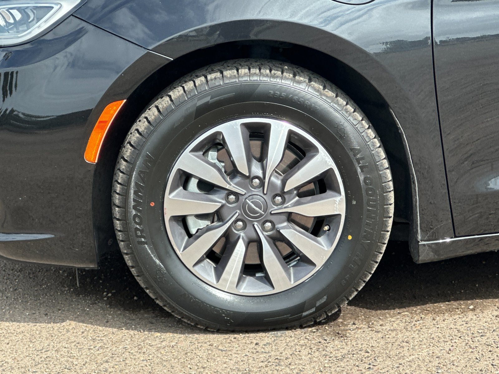 Used 2023 Chrysler Pacifica Touring-L FWD image 26
