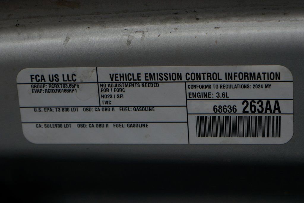 Used 2024 Jeep Gladiator Rubicon w/ Convenience Group image 13