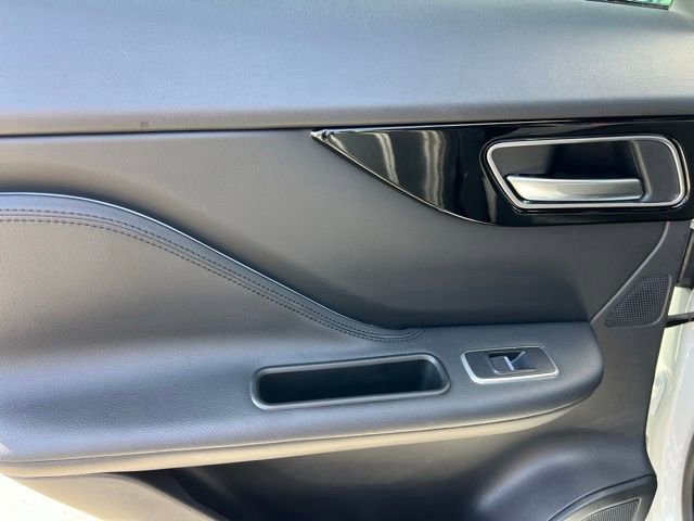 Used 2020 Jaguar F-PACE Premium image 41