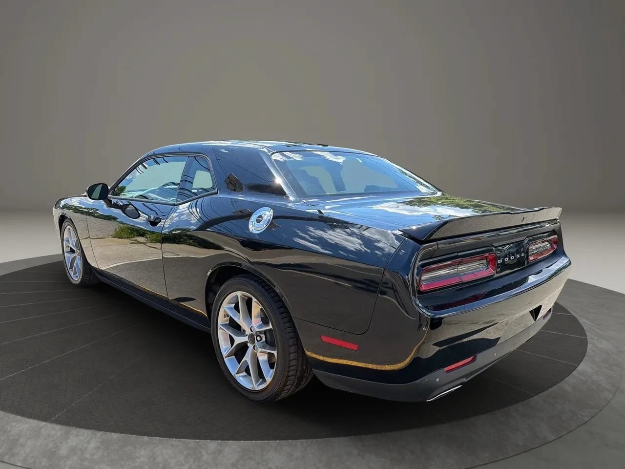 Used 2022 Dodge Challenger GT RWD image 7