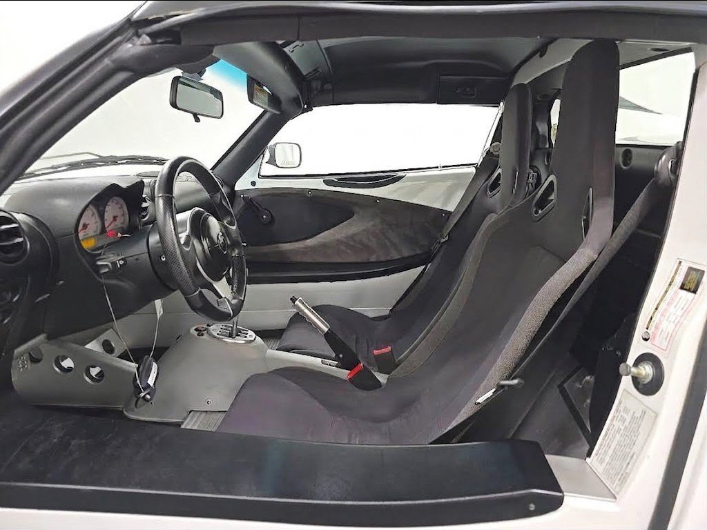 Used 2006 Lotus Elise RWD image 7