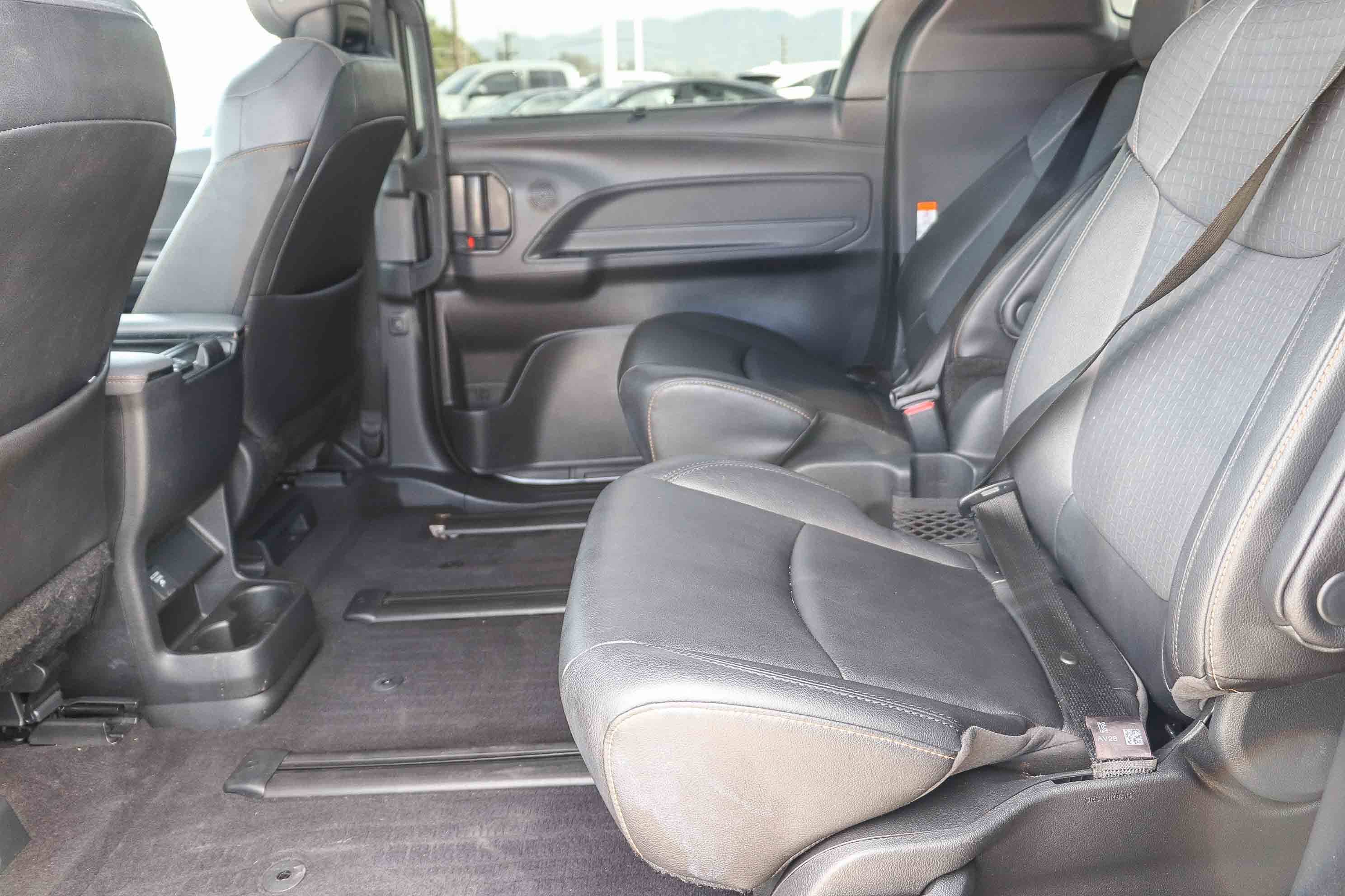 Certified 2024 Toyota Sienna XLE Woodland Edition AWD/4WD image 19