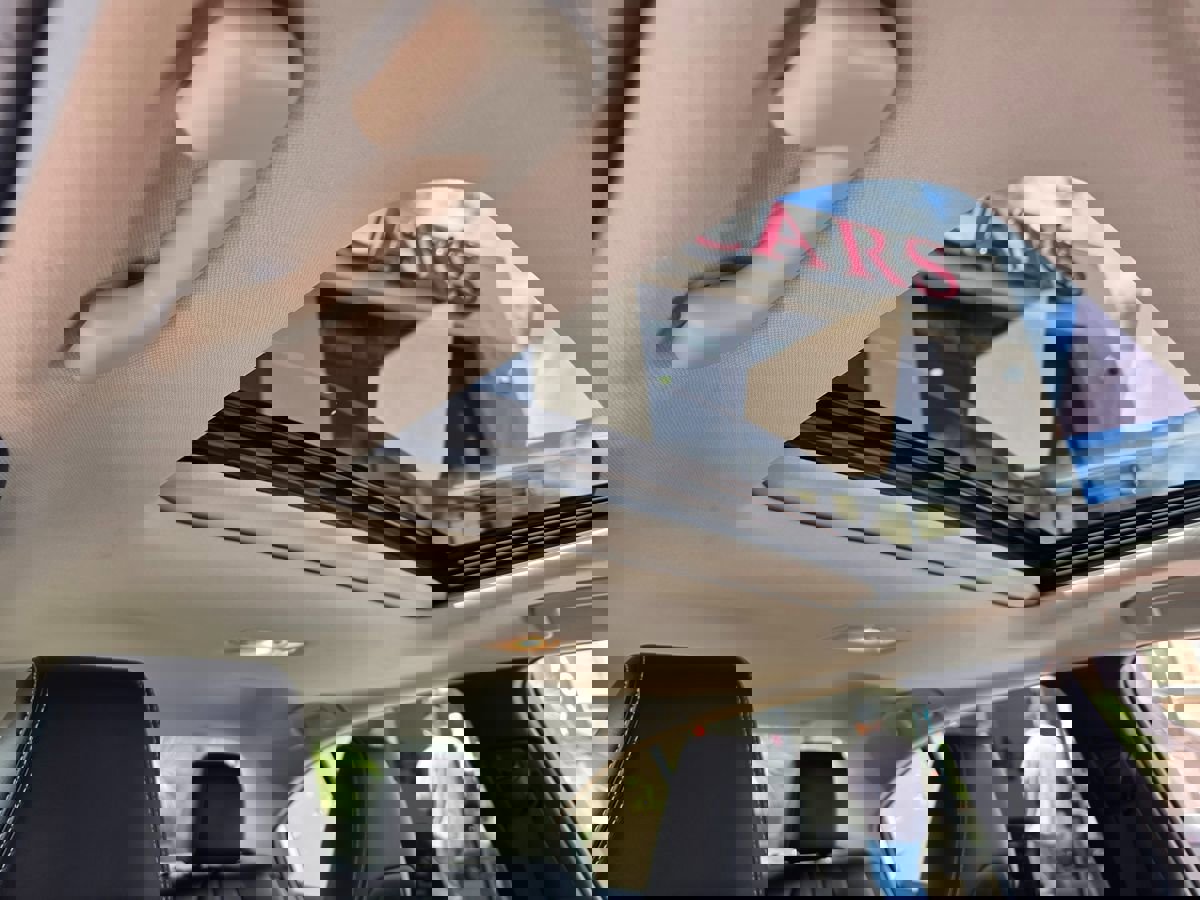 Used 2020 Toyota Corolla XLE FWD image 17