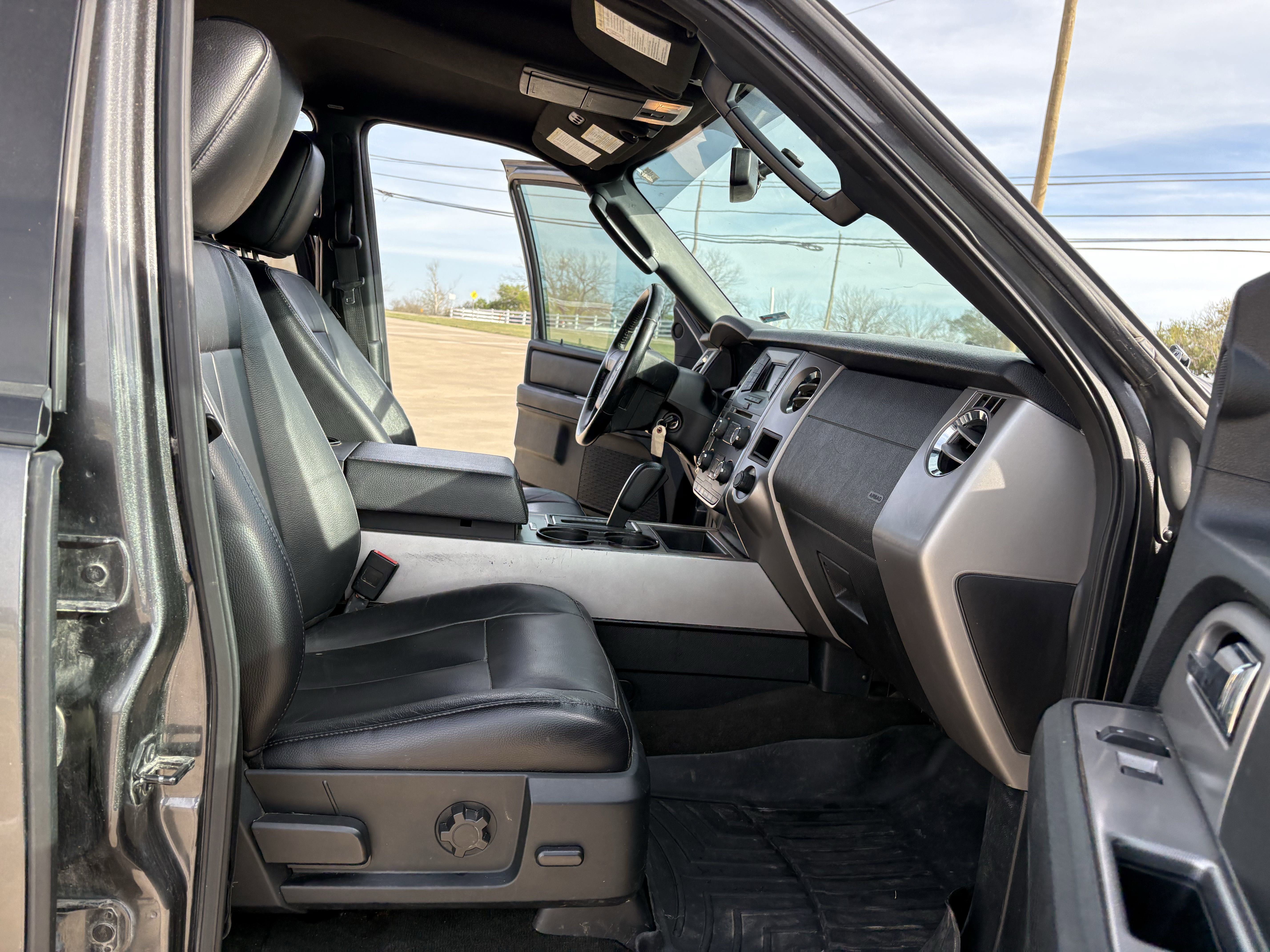 Used 2016 Ford Expedition XLT w/ Equipment Group 201A RWD image 14