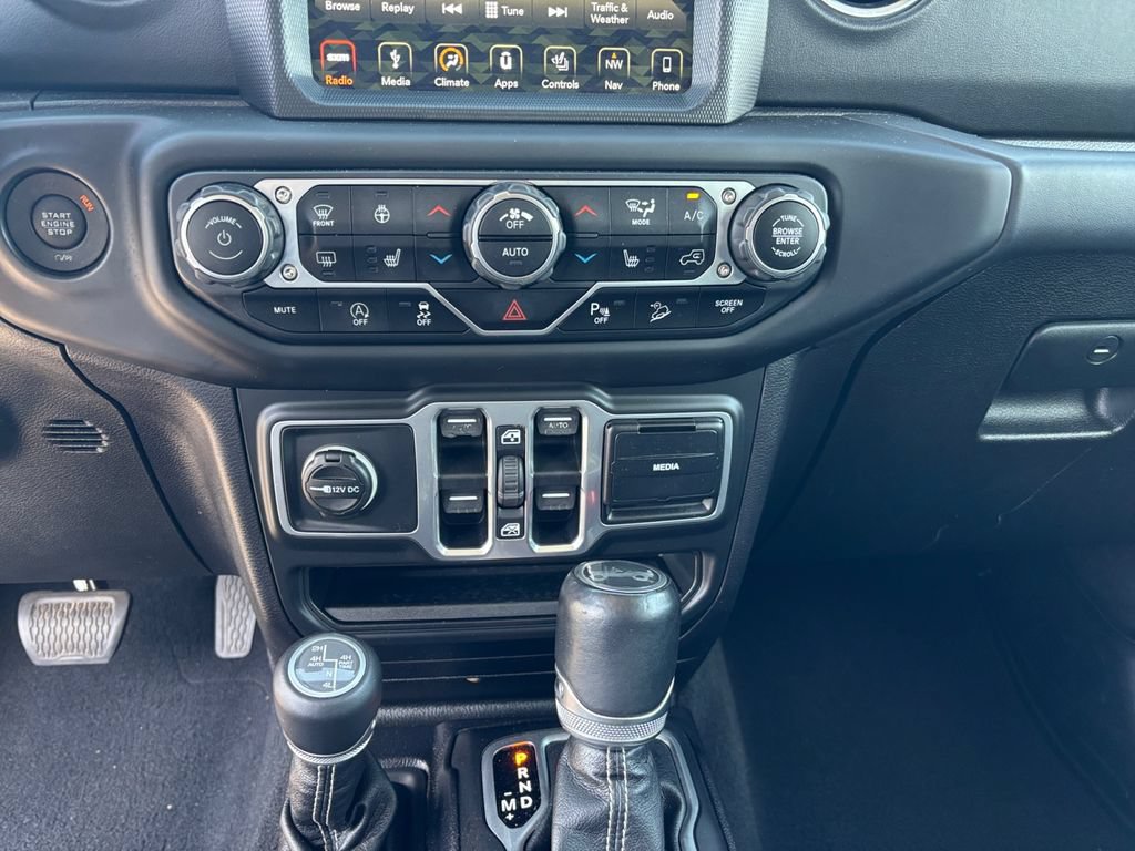 Used 2018 Jeep Wrangler Unlimited Sahara w/ Dual Top Group AWD/4WD image 12