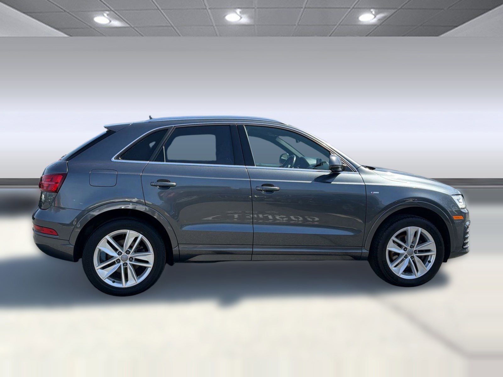 Used 2018 Audi Q3 2.0T Premium Plus w/ Premium Plus Package AWD/4WD image 8