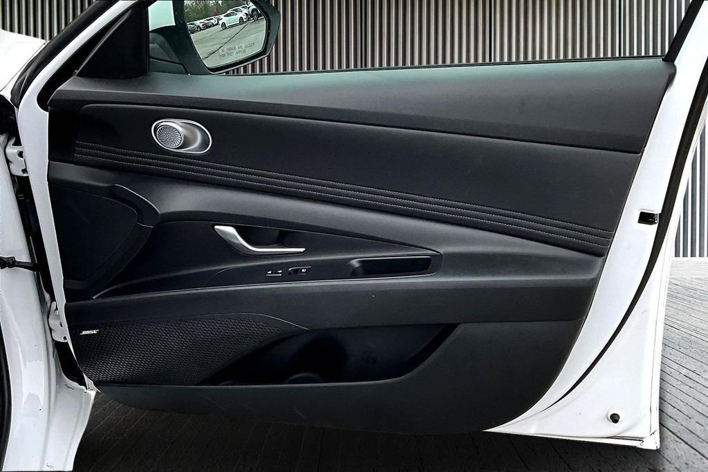 Used 2021 Hyundai Elantra Limited image 25