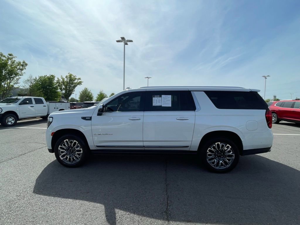 Used 2023 GMC Yukon XL Denali Ultimate AWD/4WD image 4