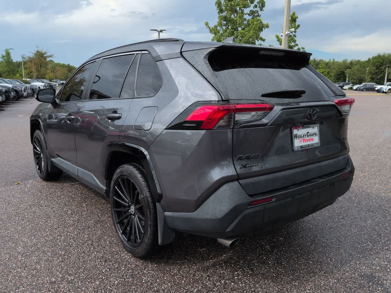 Used 2021 Toyota RAV4 XLE w/ Convenience Package FWD image 4