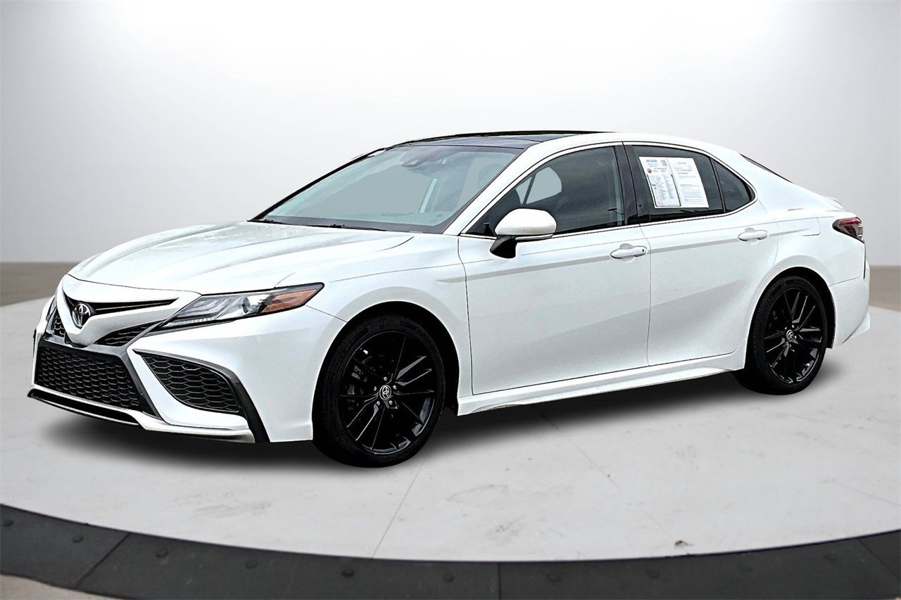 Used 2021 Toyota Camry XSE image 4