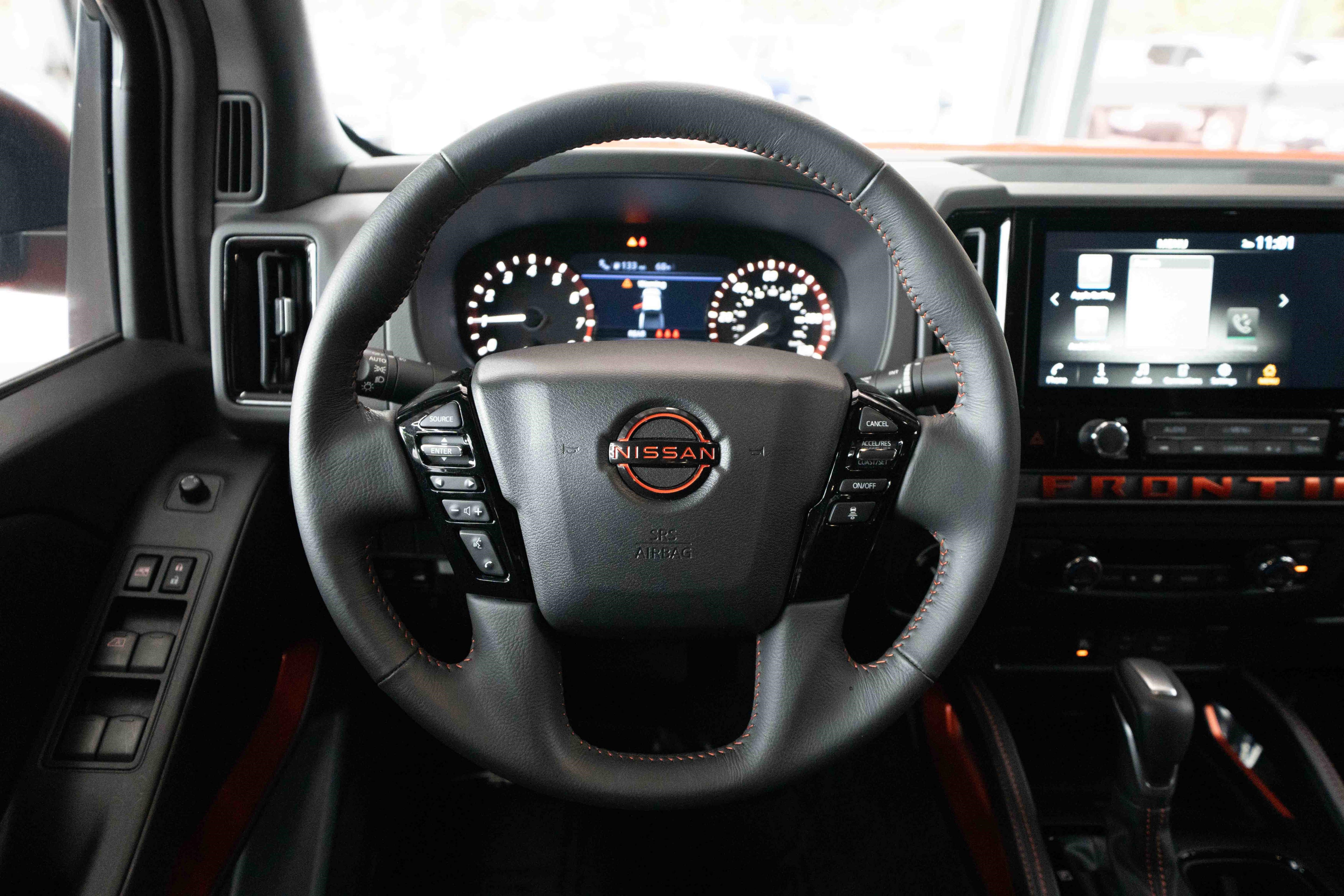 Used 2025 Nissan Frontier PRO-4X AWD/4WD image 21
