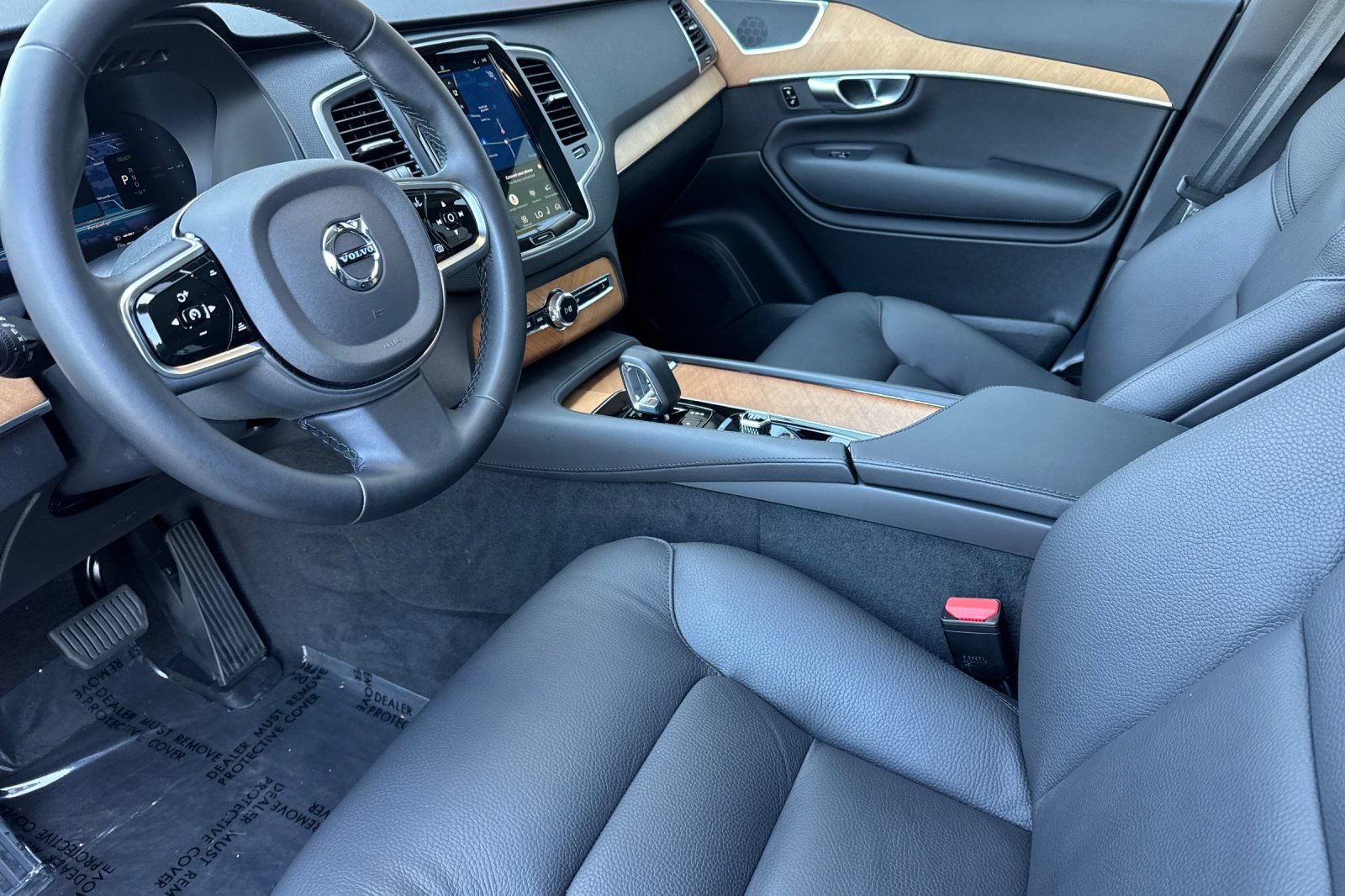 Used 2025 Volvo XC90 T8 Core w/ Protection Package Premier AWD/4WD image 9
