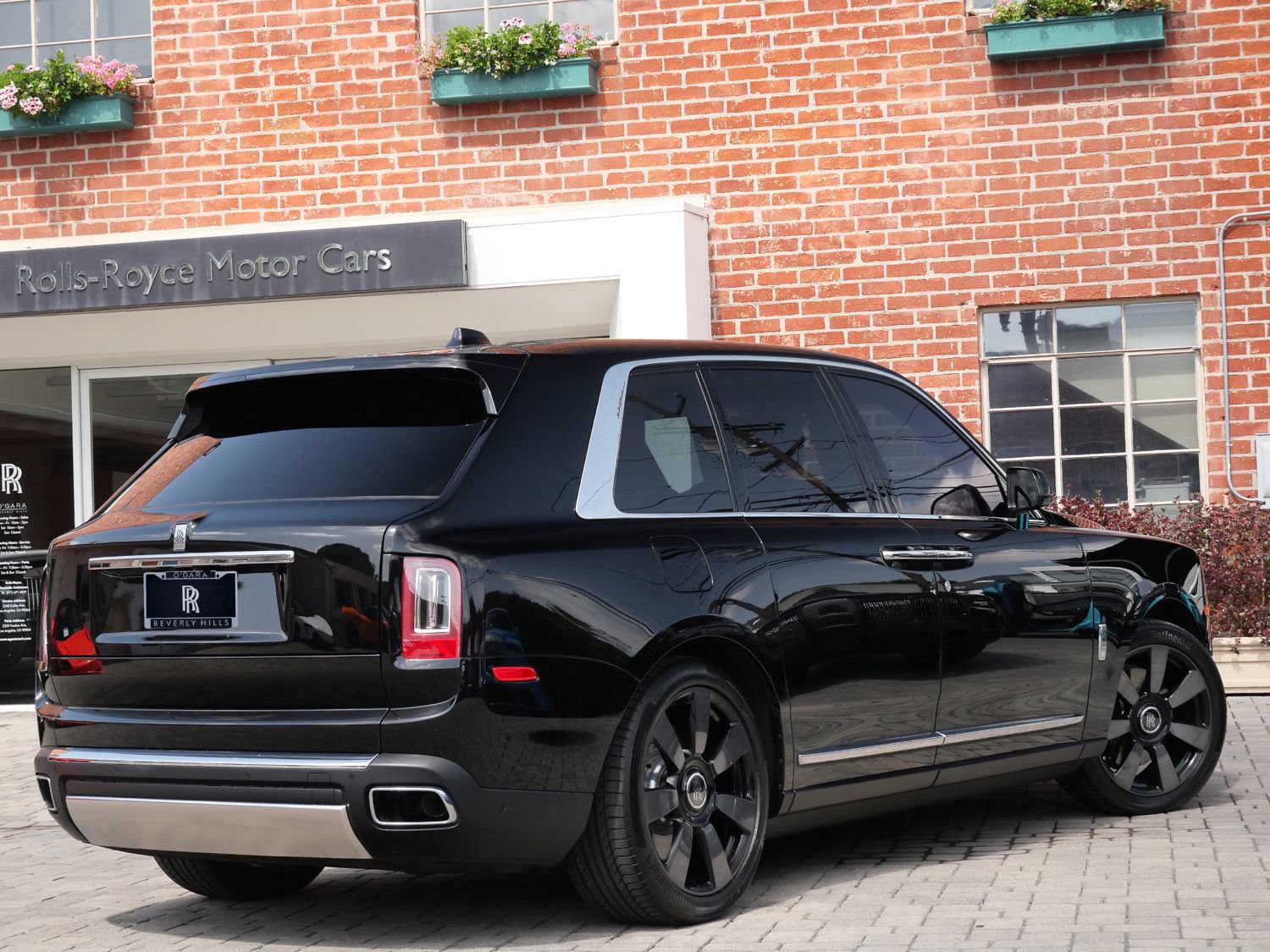 Used 2023 Rolls-Royce Cullinan AWD/4WD image 2