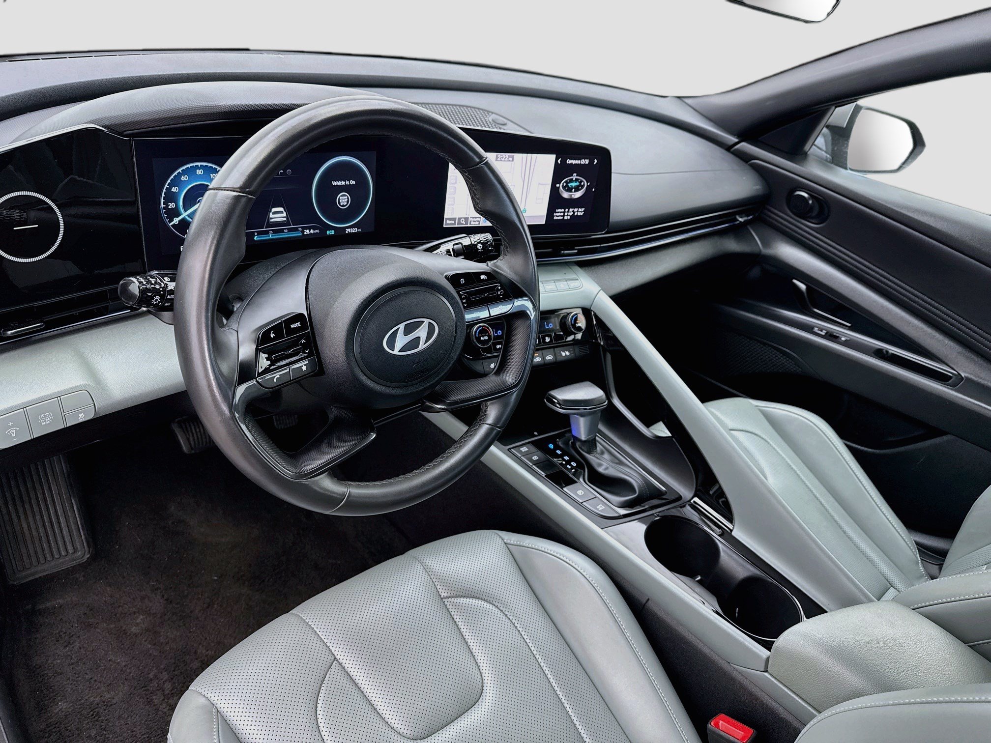 Used 2025 Hyundai Elantra Limited FWD image 7